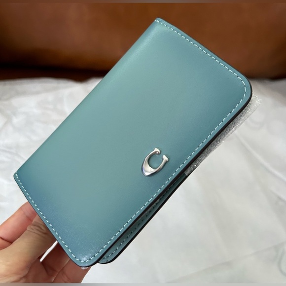 Coach Essential Slim Card Case - Picture 2 of 12